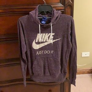 Pull over Nike hoodie